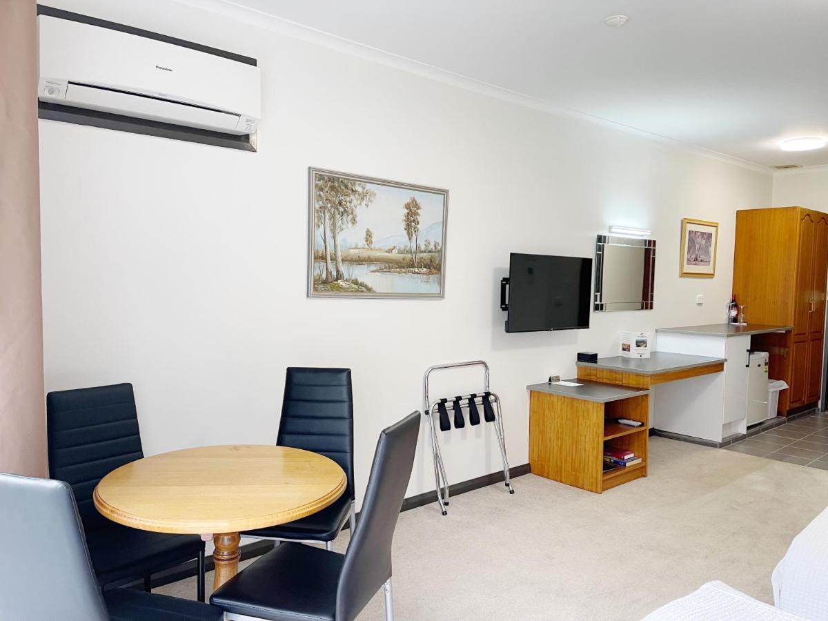 Country Plaza Halls Gap Exterior photo